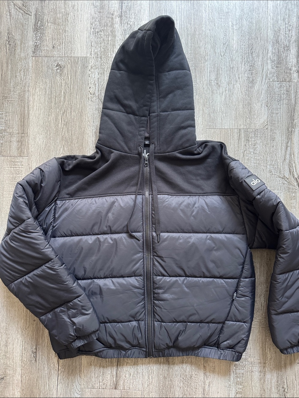 ALO Yoga Mens Black Quilted puffer. brand new, no tags-one of a kind
